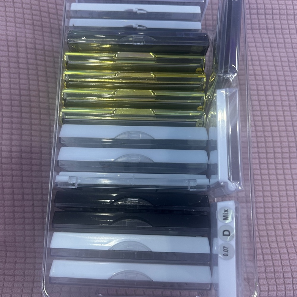 Long Eyelash Extension bundle - Picture 6 of 13